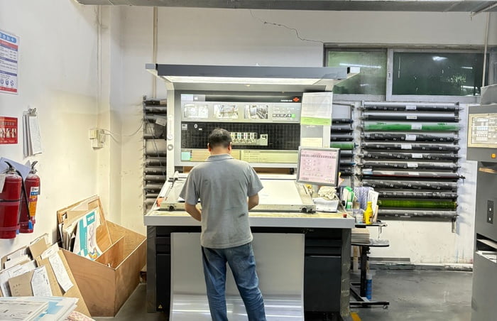 AvoraPack factory floor -- printing operator